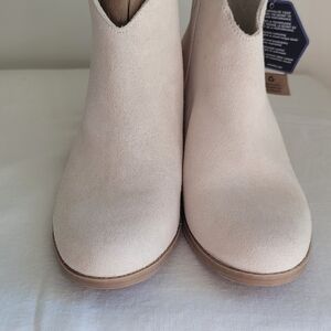 Tom's Cream Suede Lowtop Booties Women sz 6.5